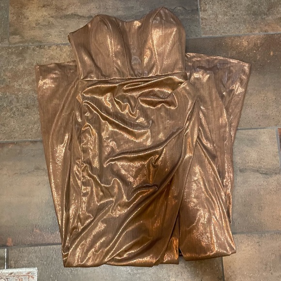 Revelry Amara Metallic Dress - Picture 2 of 4